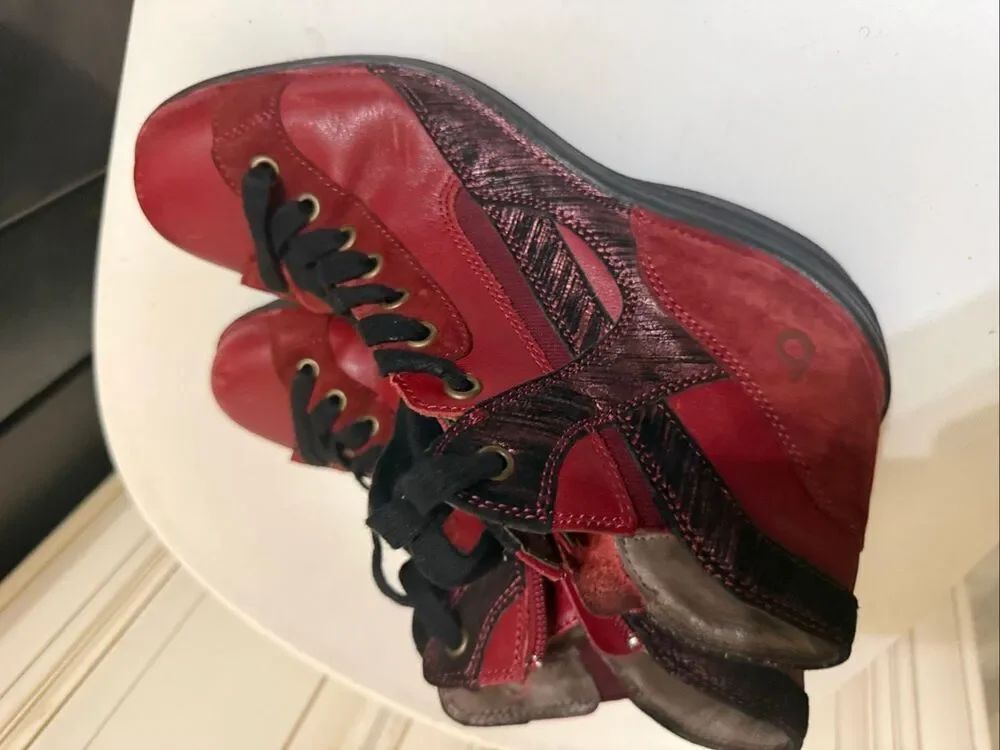Bionica Women's Leather High-Top Lace Up Sneakers Shoes Red Black Size 8.5